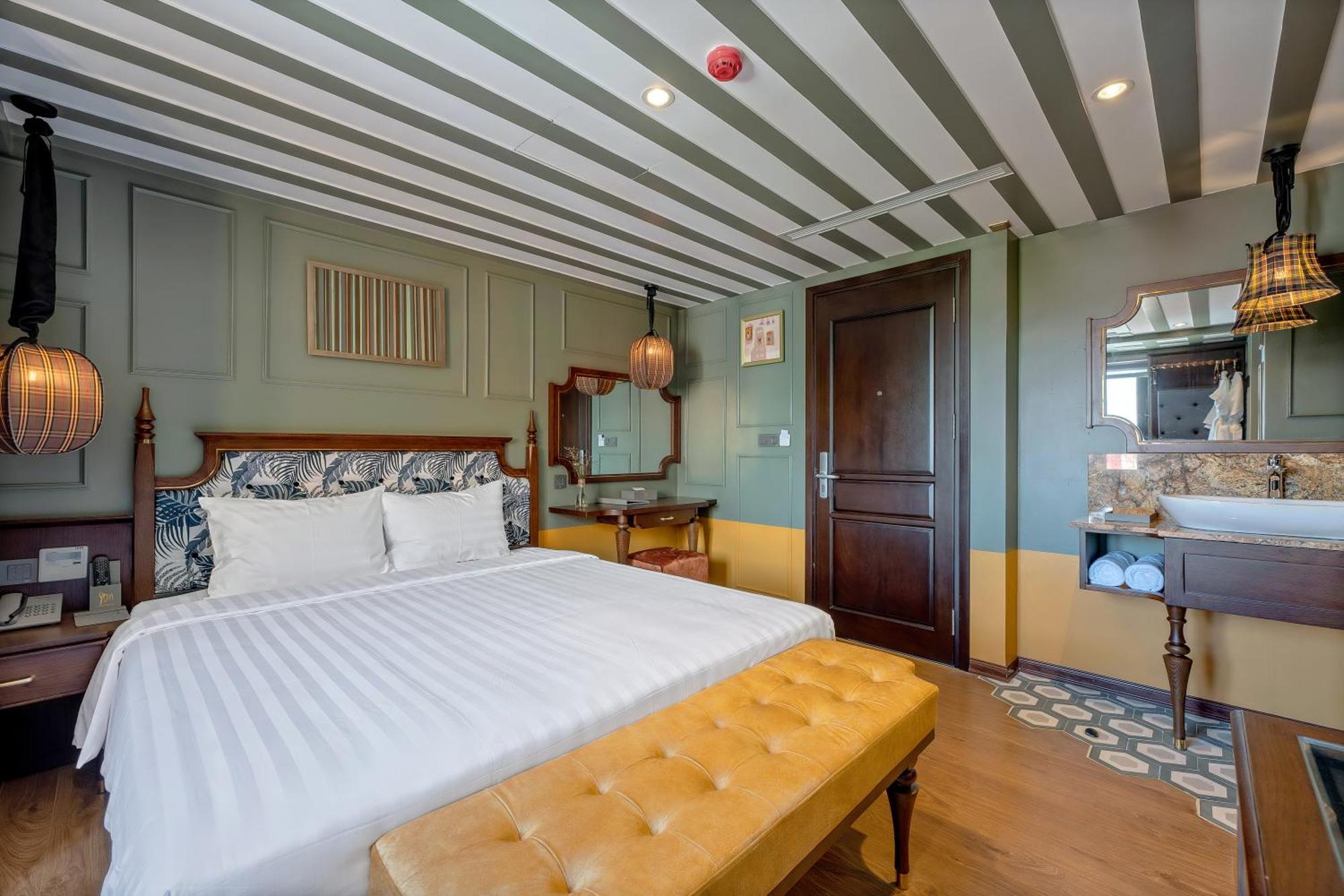 Son Hoi An Boutique Hotel & Spa Zimmer foto A room at the hotel