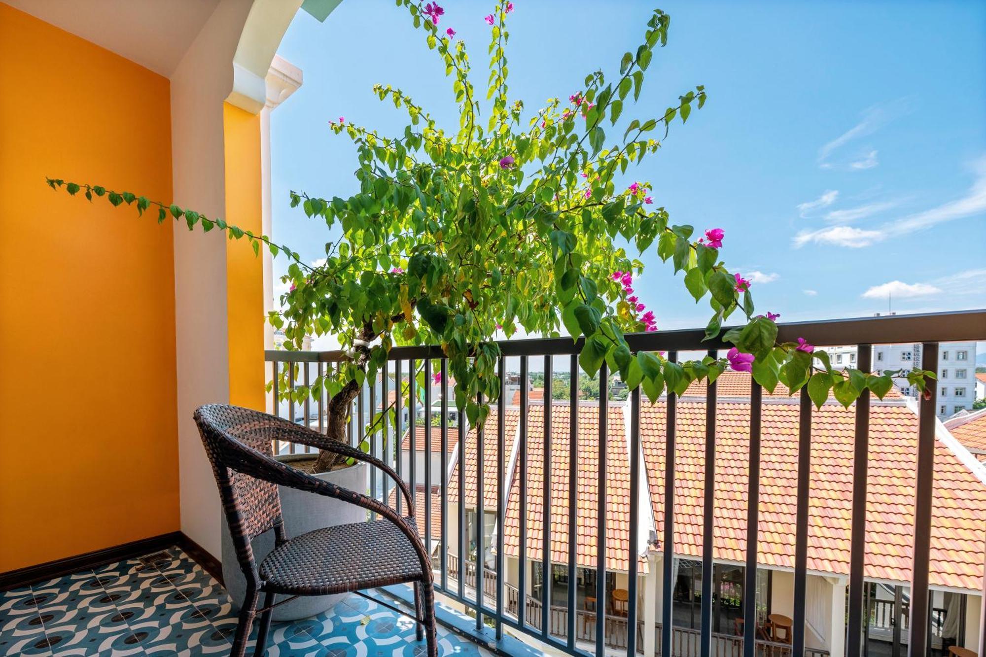 Son Hoi An Boutique Hotel & Spa Zimmer foto A balcony in Vietnam
